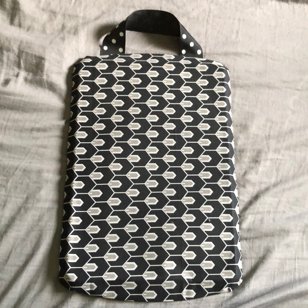 Hanging magnet board